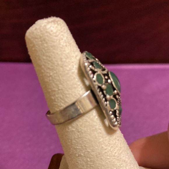 Silver tone and green enamel design ring - Picture 3 of 7